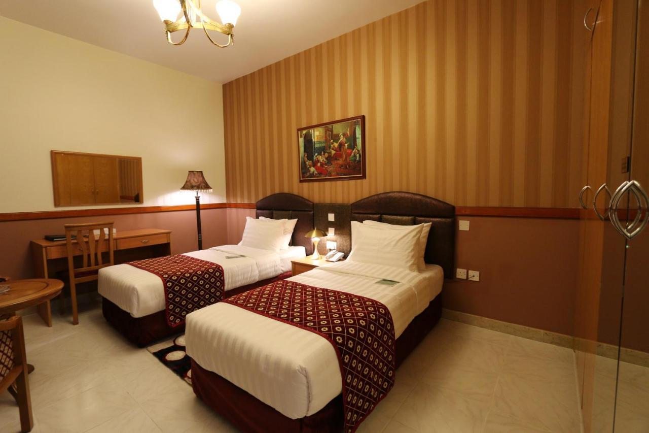 New California Hotel Дубай Экстерьер фото