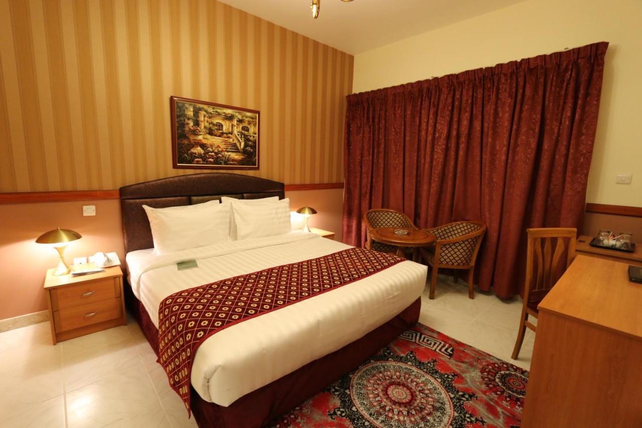 New California Hotel Дубай Экстерьер фото
