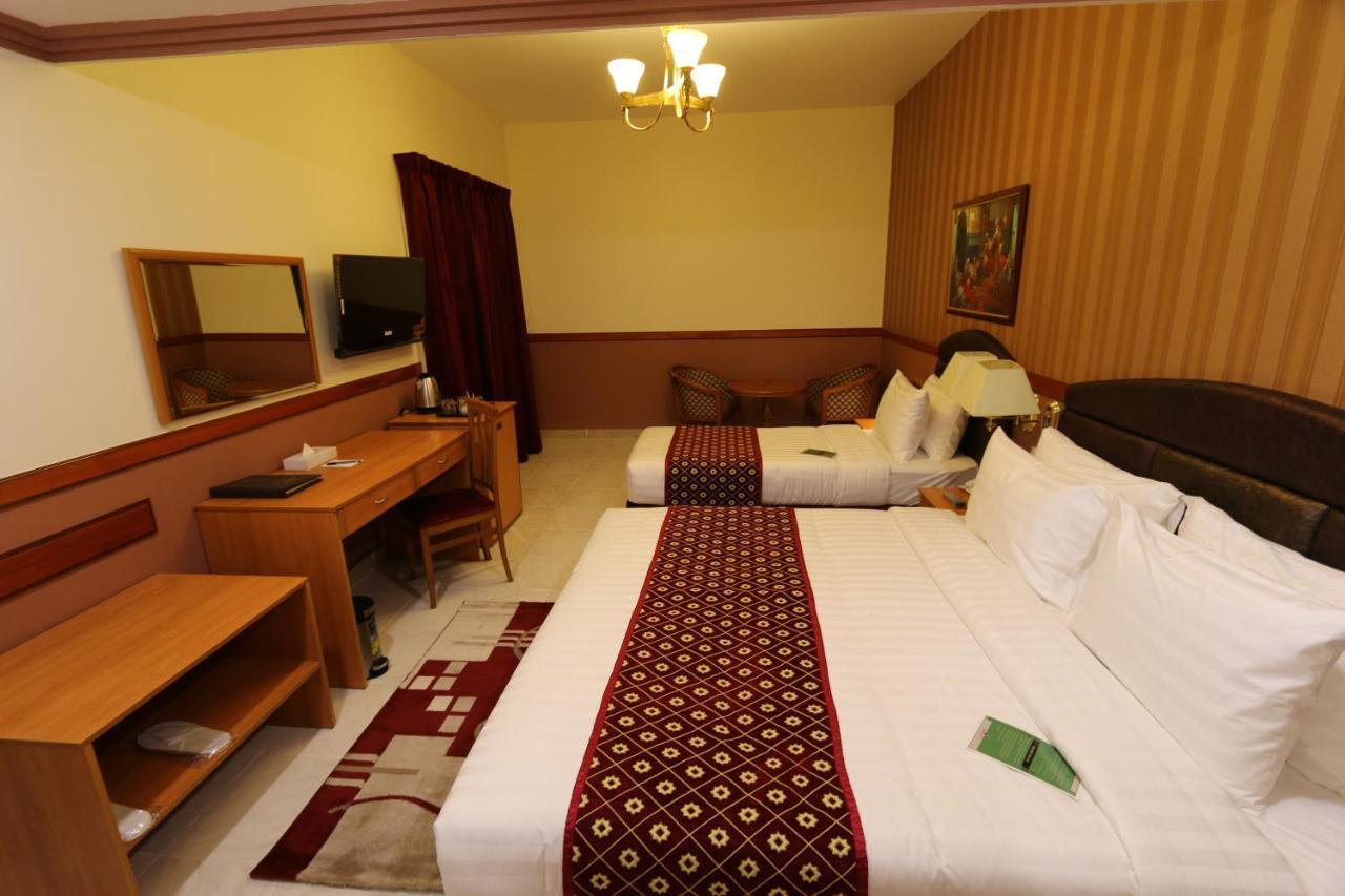 New California Hotel Дубай Экстерьер фото